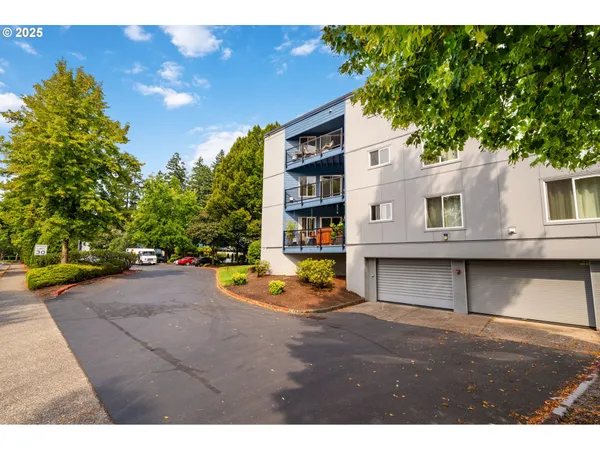 $270,000 | 8720 Southwest Tualatin Road, Unit 110, Tualatin, OR 97062