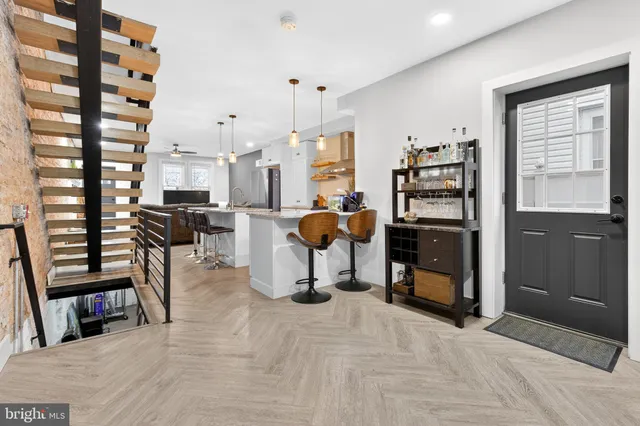 $282,500 | 565 South Christian Street, Lancaster, PA 17602