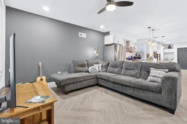 $282,500 | 565 South Christian Street, Lancaster, PA 17602