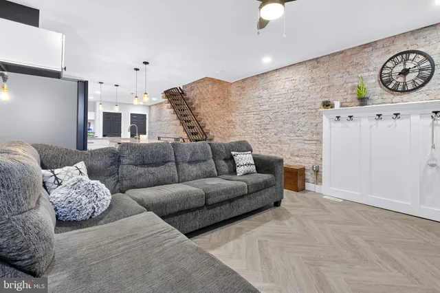 $282,500 | 565 South Christian Street, Lancaster, PA 17602