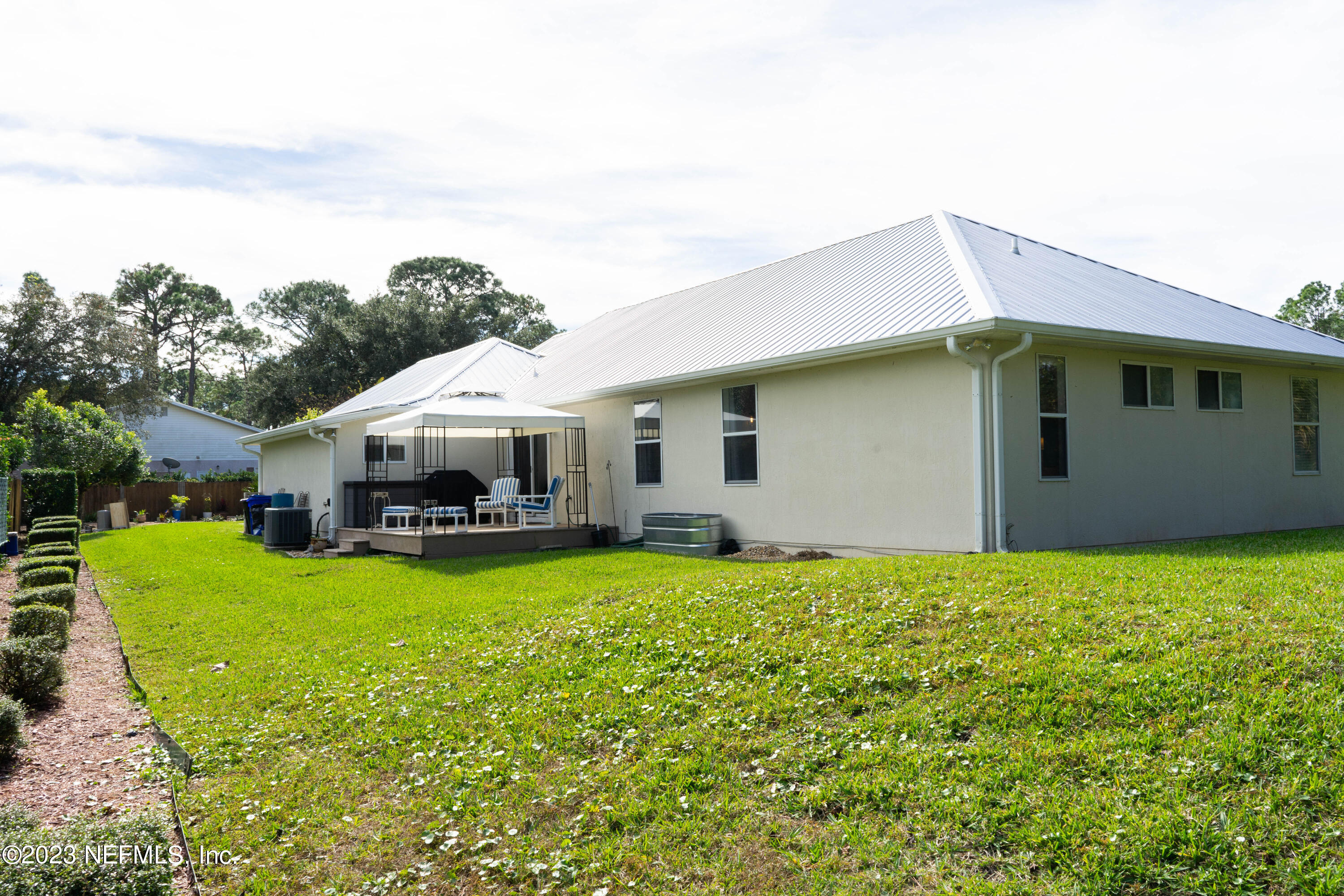 950-952 Irma Way St. Augustine, FL 32086 - Photo 28 of 40 a backyard of a house with table and chairs