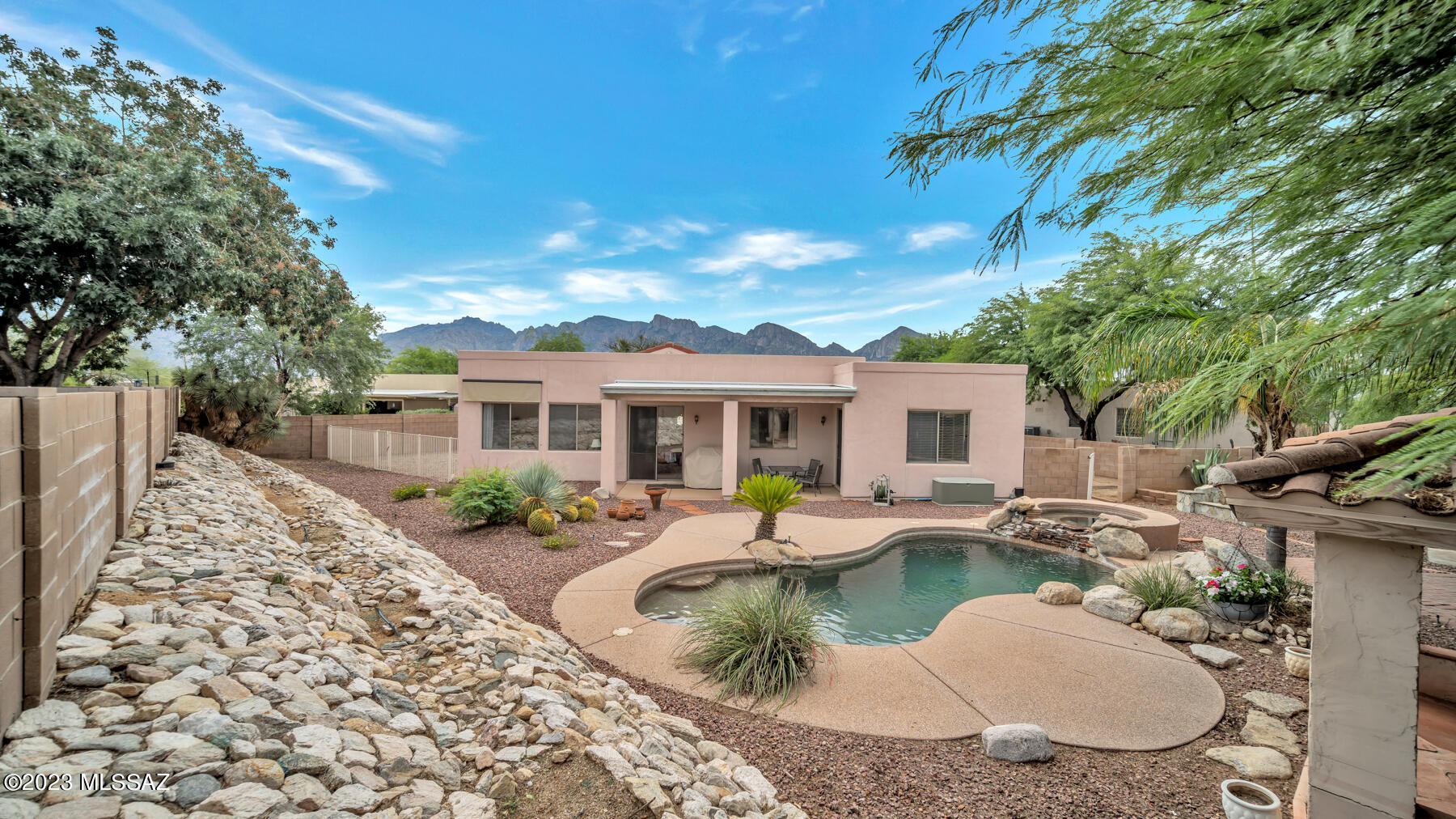 360 Crescendo Court Tucson, AZ 85737 - Photo 3 of 33