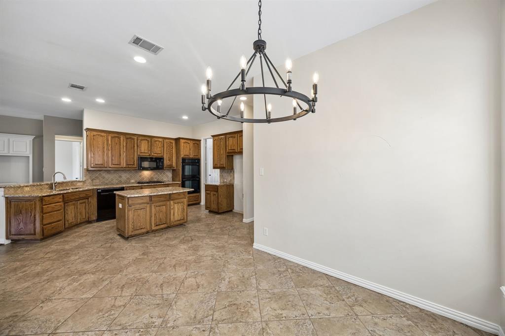 1613 Long Prairie Court Allen, TX 75002 - Photo 12 of 40