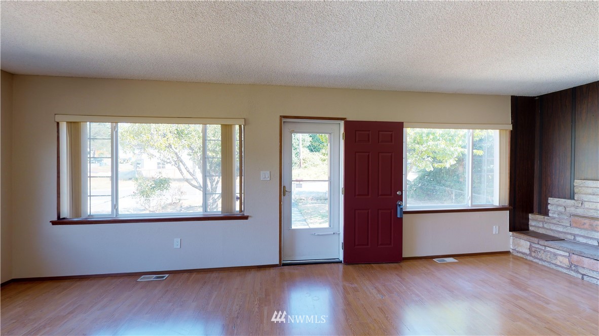 815 Southwest 106th Street Seattle, WA 98146 - Photo 2 of 23 Gallery Image 2
