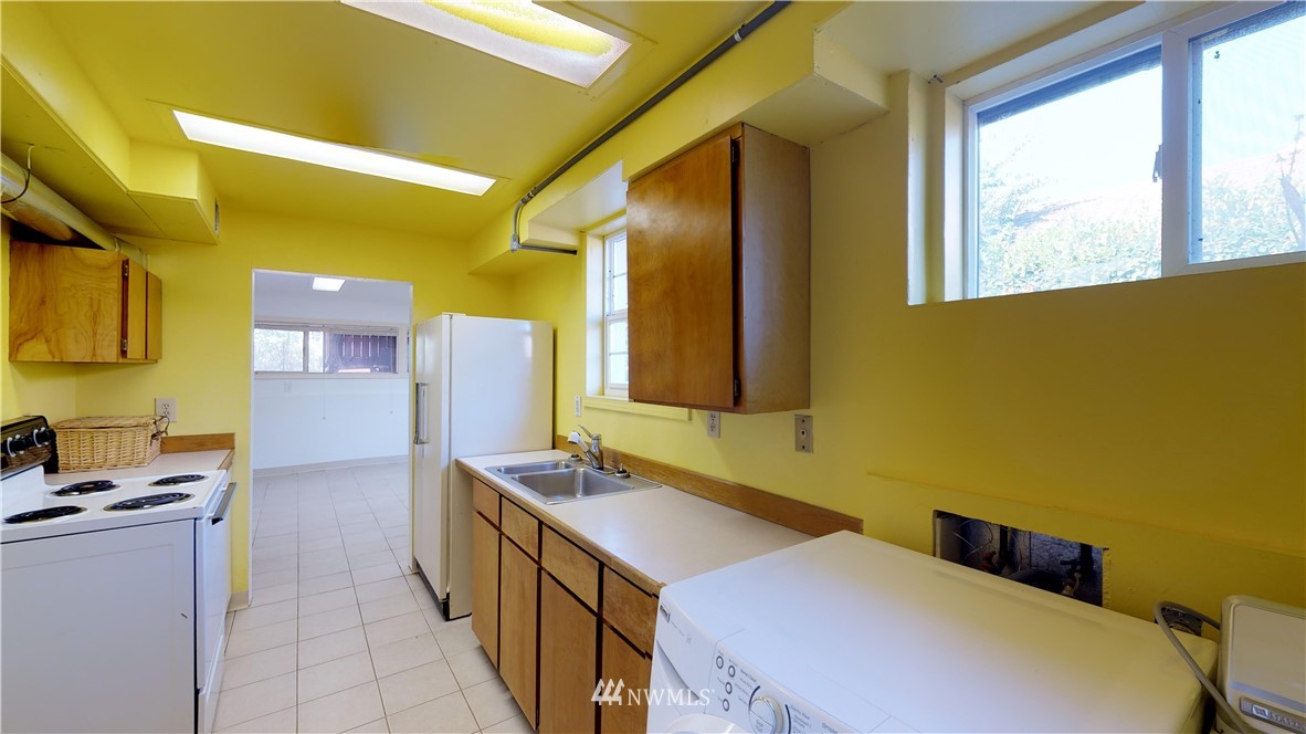 815 Southwest 106th Street Seattle, WA 98146 - Photo 13 of 23 Gallery Image 13
