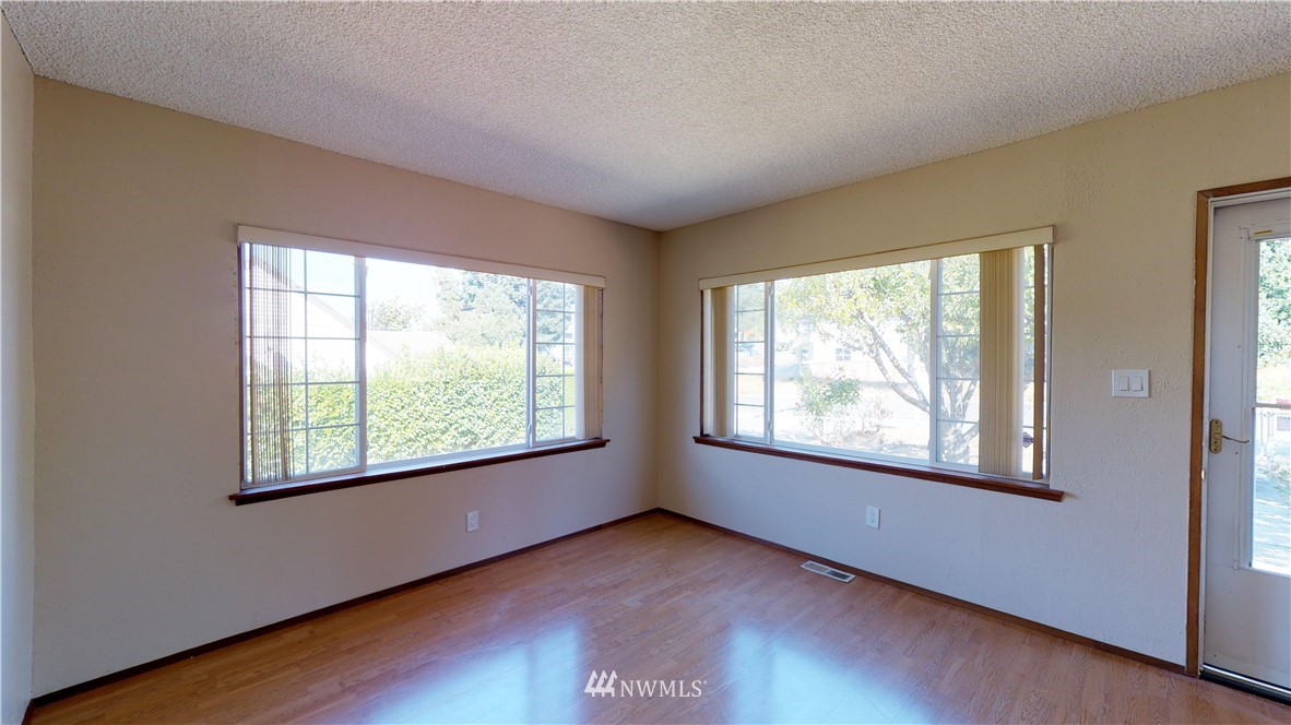815 Southwest 106th Street Seattle, WA 98146 - Photo 3 of 23 Gallery Image 3