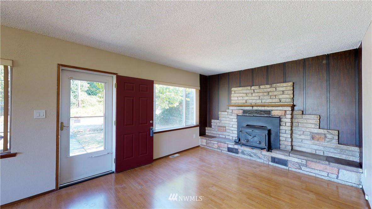 815 Southwest 106th Street Seattle, WA 98146 - Photo 4 of 23 Gallery Image 4