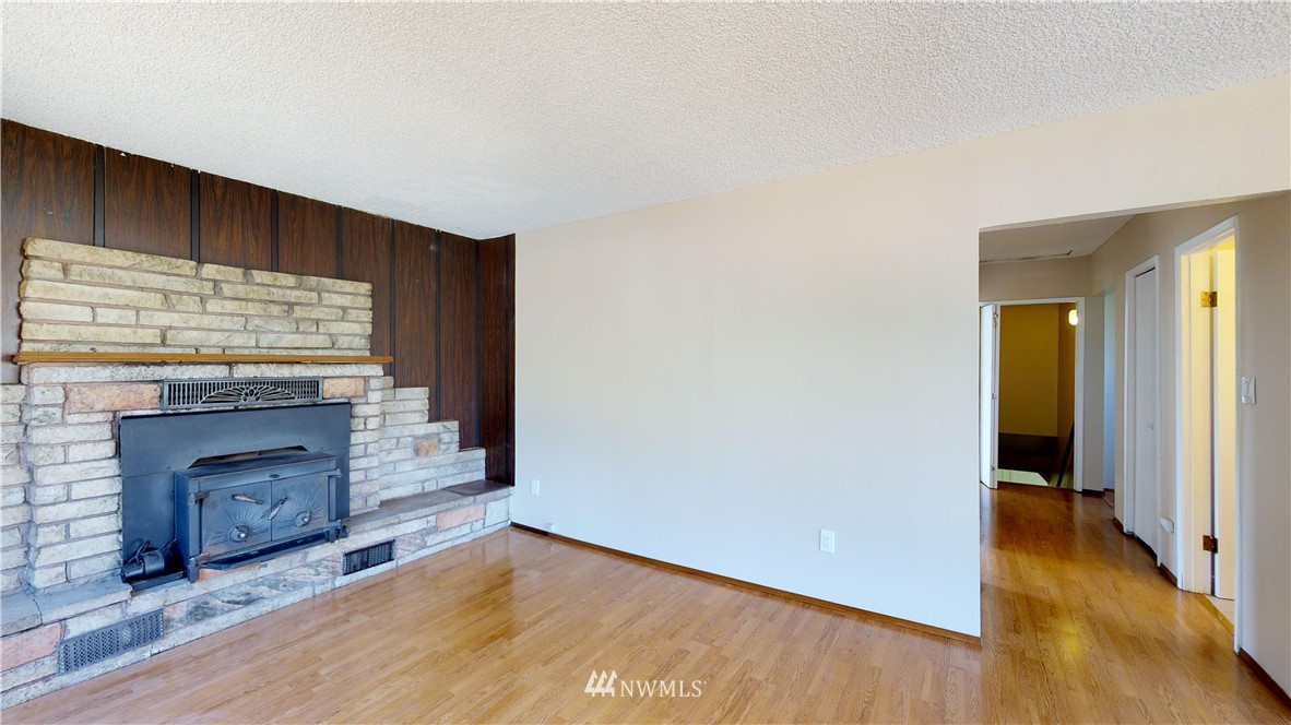 815 Southwest 106th Street Seattle, WA 98146 - Photo 5 of 23 Gallery Image 5