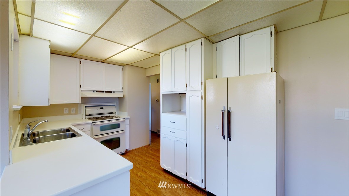 815 Southwest 106th Street Seattle, WA 98146 - Photo 9 of 23 Gallery Image 9