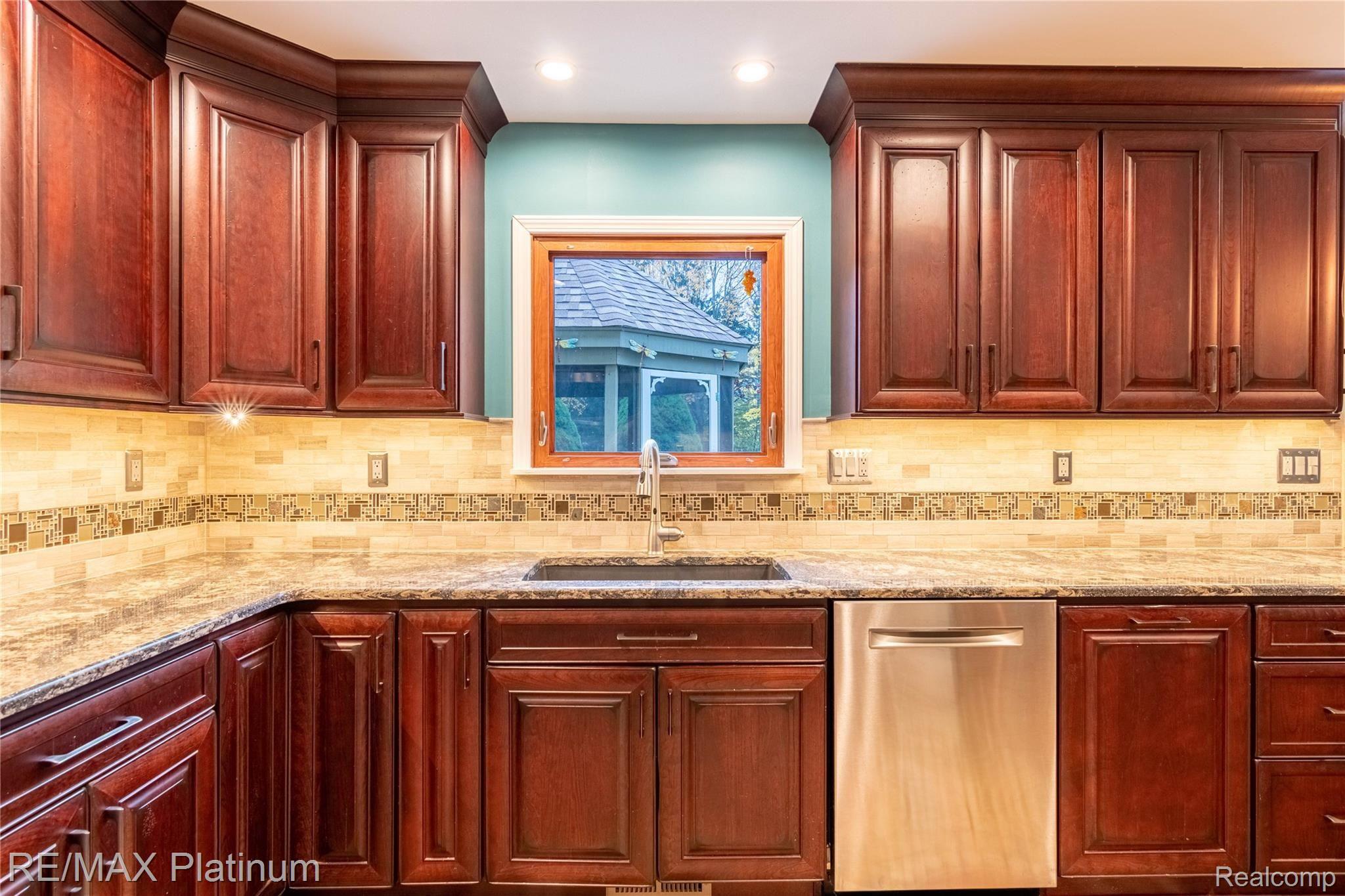 1732 North Hacker Road Howell, MI 48843 - Photo 36 of 74 32.Kitchen