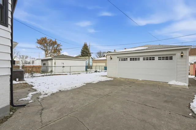 a view of parking area