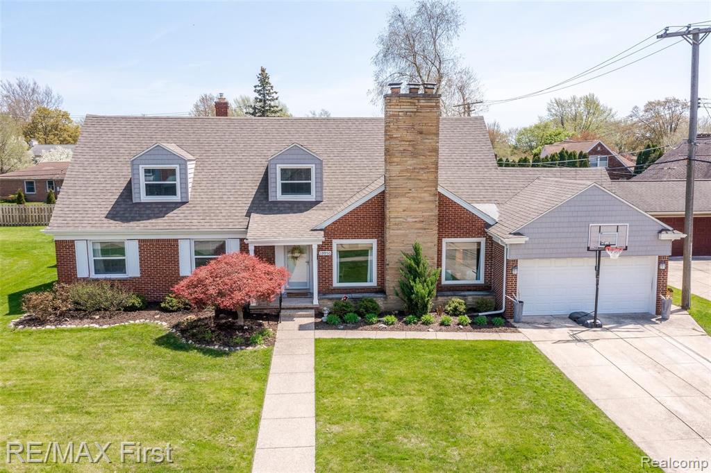19950 Holiday Road Grosse Pointe Woods, MI 48236 - Photo 1 of 30
