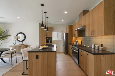 $1,675,000 | 3815 South Cochran Avenue, Los Angeles, CA 90008