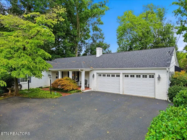 $549,900 | 609 South Charles G Seivers Boulevard, Clinton, TN 37716