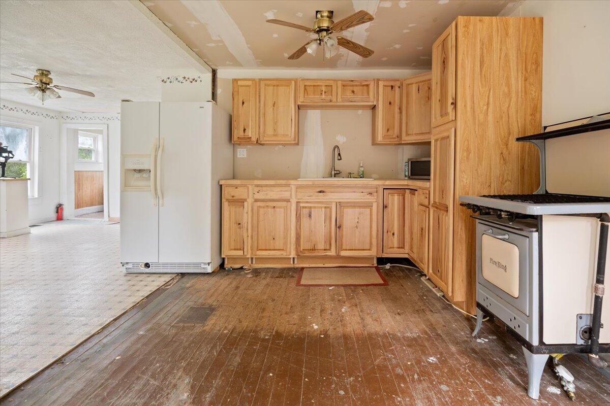 174 Poplar Hill Road Mexico, ME 04257 - Photo 8 of 29 Kitchen