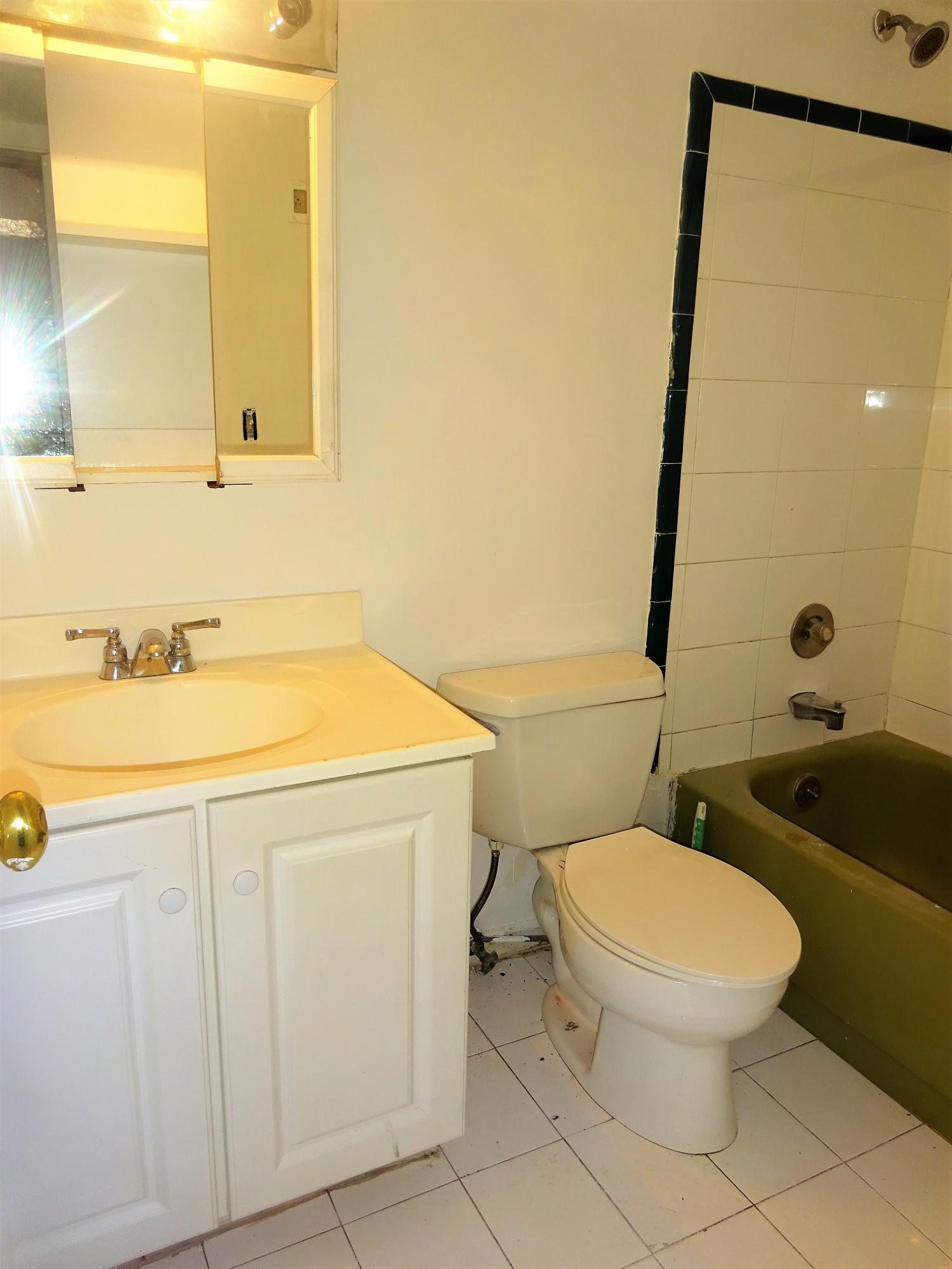 600 Southwest 2nd Avenue, Unit 1350 Boca Raton, FL 33432 - Photo 17 of 22 Guest Bathroom