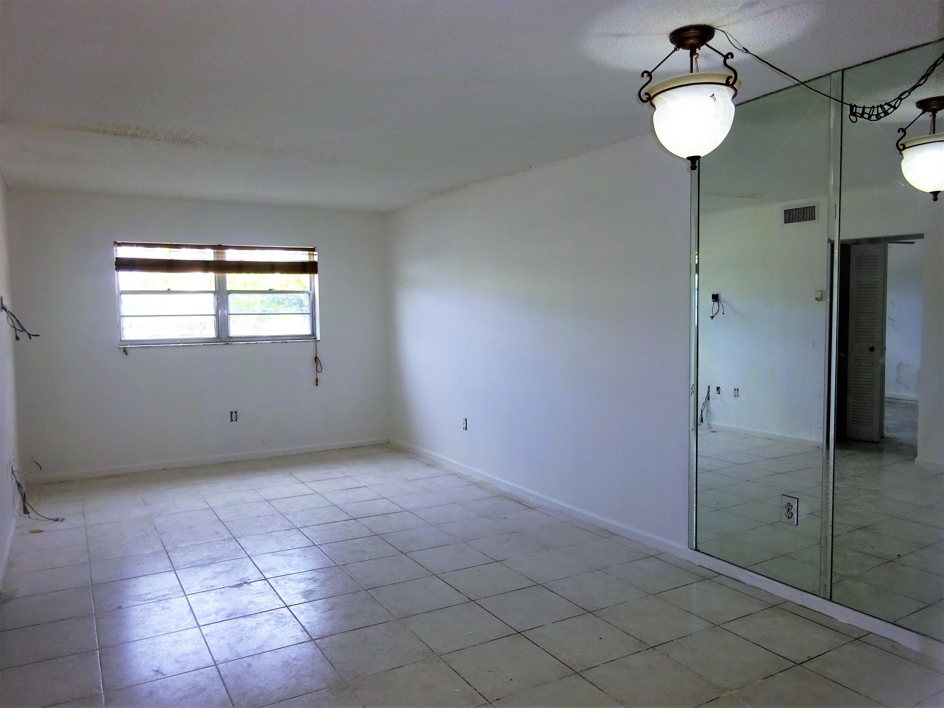 600 Southwest 2nd Avenue, Unit 1350 Boca Raton, FL 33432 - Photo 3 of 22 Dining-Living Area