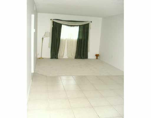 600 Southwest 2nd Avenue, Unit 1350 Boca Raton, FL 33432 - Photo 4 of 22 Living Room