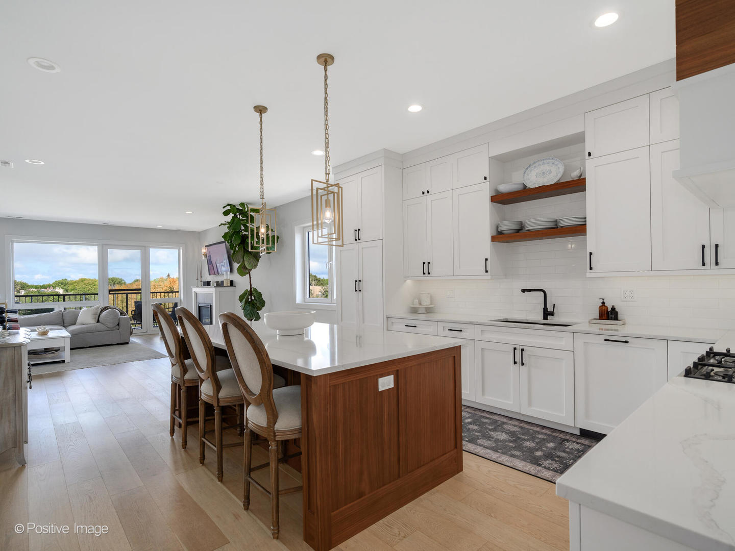 1511 West Irving Park Road, Unit 4E Chicago, IL 60613 - Photo 2 of 24 Gallery Image 2