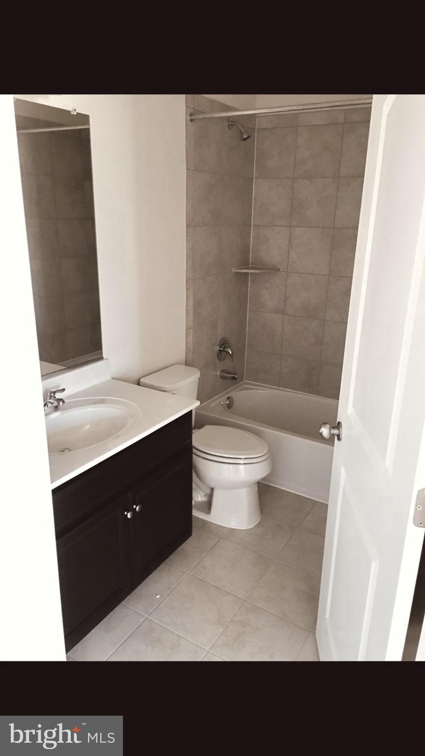 4713 Cambria Road Frederick, MD 21703 - Photo 22 of 67 Hallway Bath #2