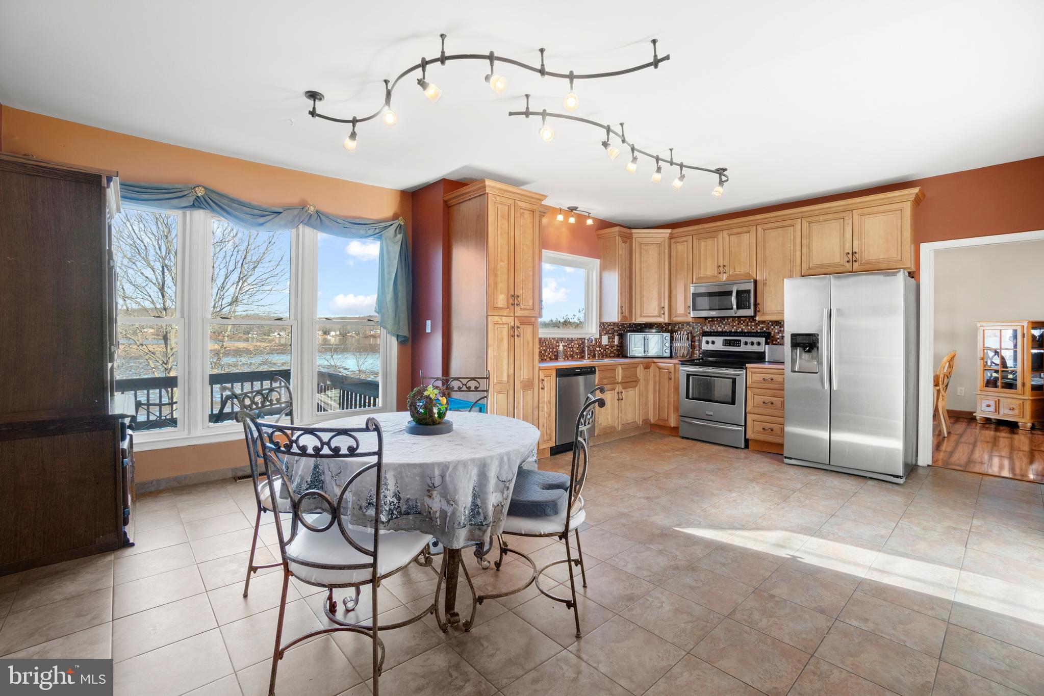 18503 Cabin Road Triangle, VA 22172 - Photo 6 of 40 Gallery Image 6