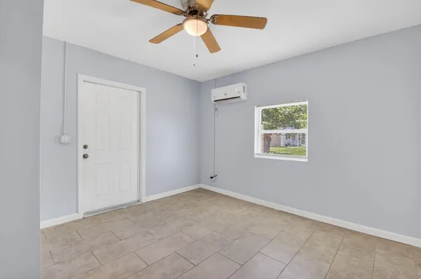 $3,700 | 239 Northwest 6th Avenue, Delray Beach, FL 33444