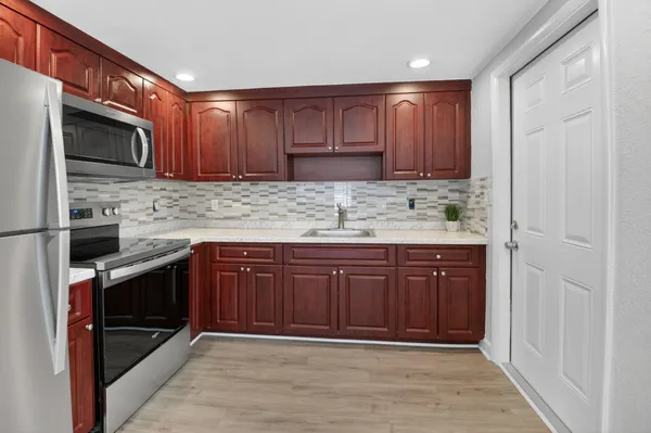 $3,700 | 239 Northwest 6th Avenue, Delray Beach, FL 33444