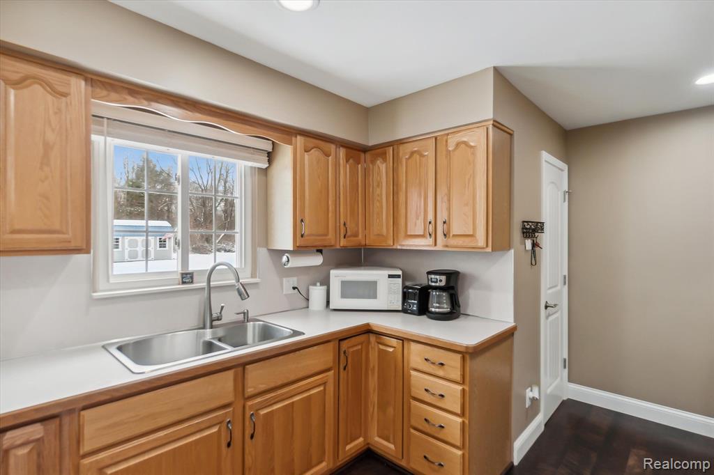 9481 Coldwater Road Flushing, MI 48433 - Photo 13 of 40