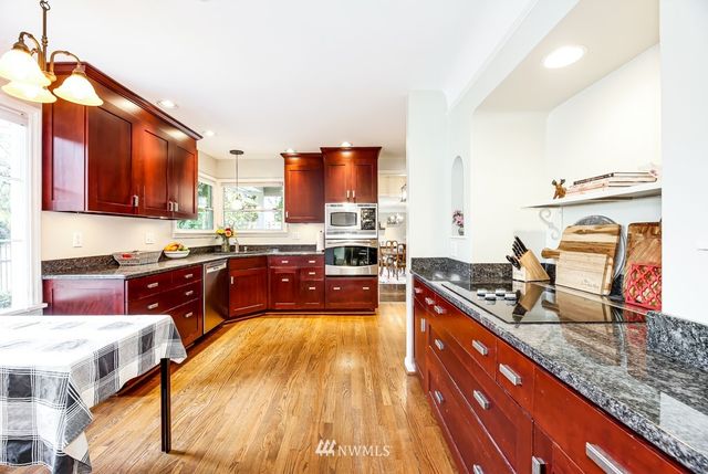 $870,000 | 2015 Southwest 149th Street, Burien, WA 98166