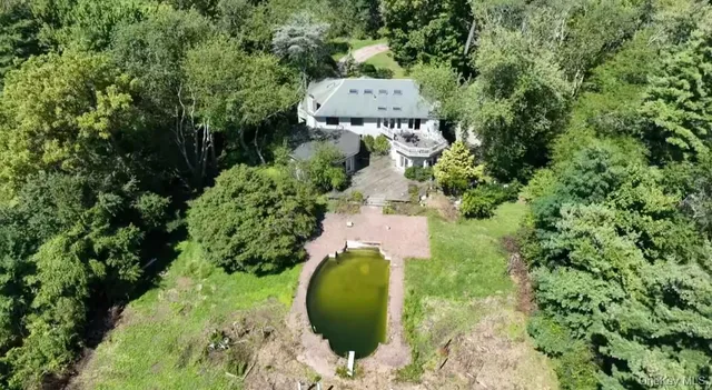 $2,399,000 | 6 Bostwick Lane, Old Westbury, NY 11568