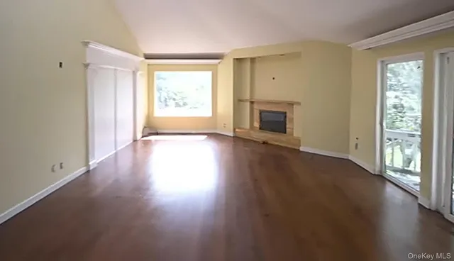 $2,399,000 | 6 Bostwick Lane, Old Westbury, NY 11568