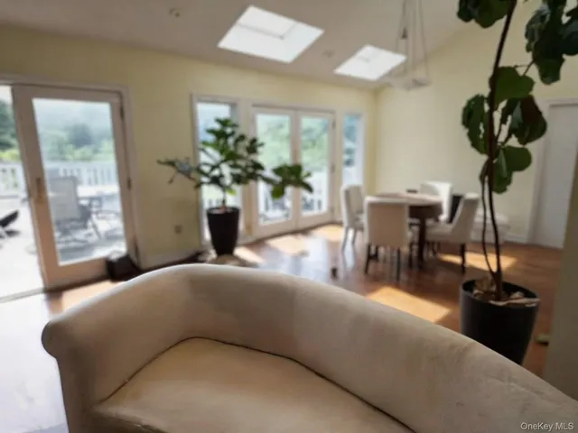 $2,399,000 | 6 Bostwick Lane, Old Westbury, NY 11568