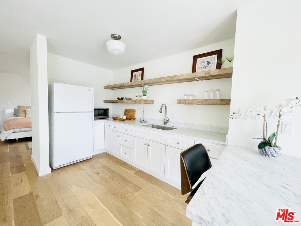 29500 Heathercliff Road, Unit 108 Malibu, CA 90265 - Photo 3 of 22