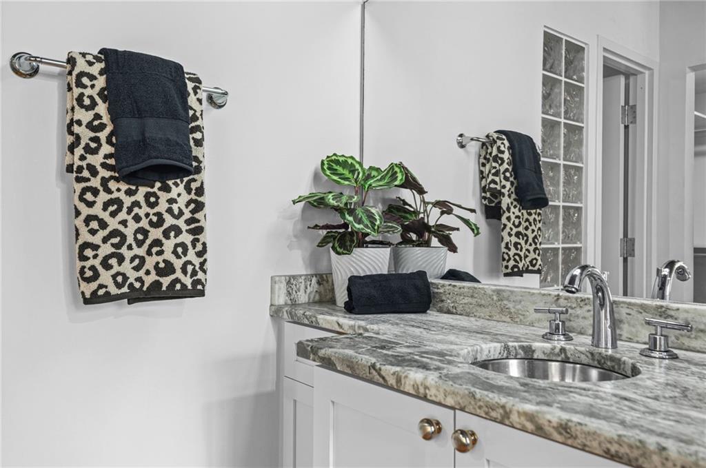 3235 Roswell Road Northeast, Unit 620 Atlanta, GA 30305 - Photo 12 of 39
