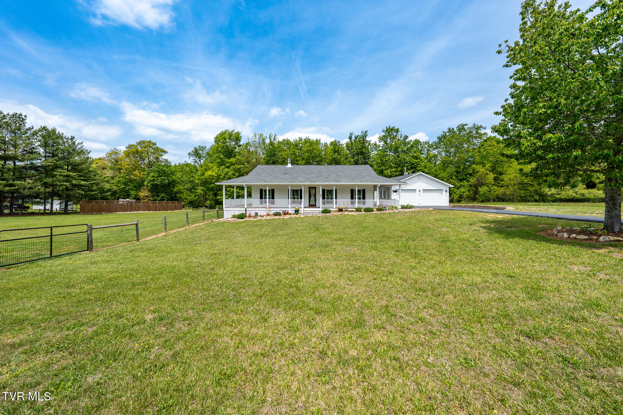 533 Harmon Road Mountain City, TN 37683 - Photo 2 of 75 533 Harmon Road (2 of 74)
