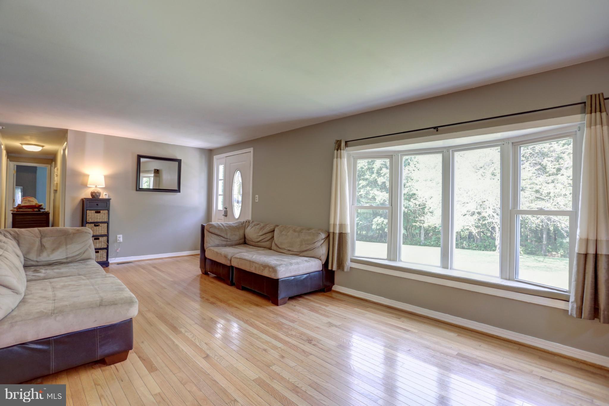 61 Baxter Road Delta, PA 17314 - Photo 12 of 27 Living Room