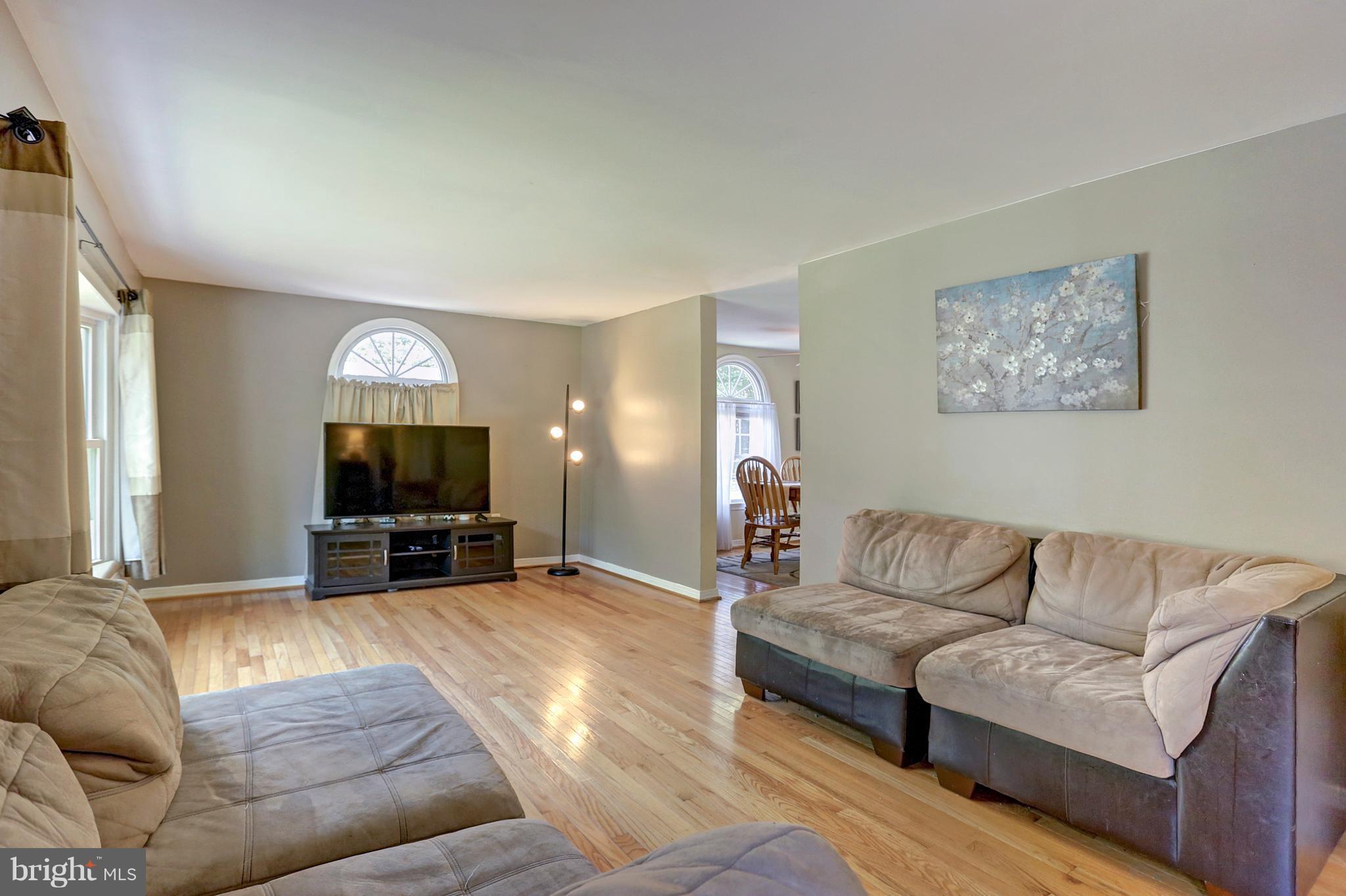 61 Baxter Road Delta, PA 17314 - Photo 10 of 27 Living Room