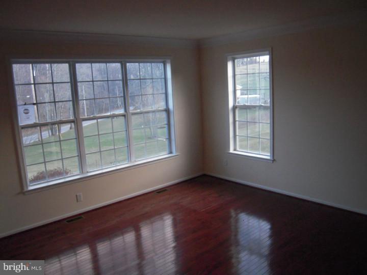 1983 Kings Row Road Oxford, PA 19363 - Photo 14 of 16 Living Room