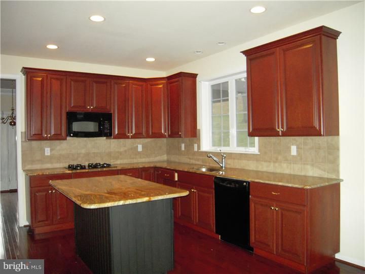 1983 Kings Row Road Oxford, PA 19363 - Photo 3 of 16 Kitchen