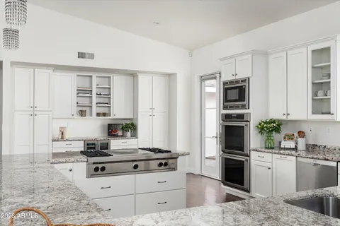 $1,998,900 | 5201 East Weldon Avenue, Phoenix, AZ 85018