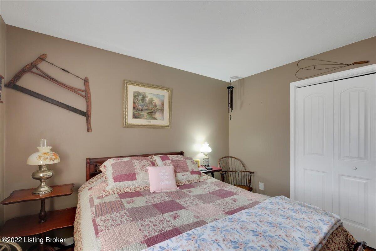 487 Beechland Road Louisville, KY 40229 - Photo 23 of 41 24-487 Beechland Rd-123