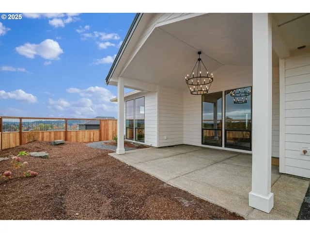 $595,000 | 614 Northwest Cascade Mountain Drive, Dallas, OR 97338