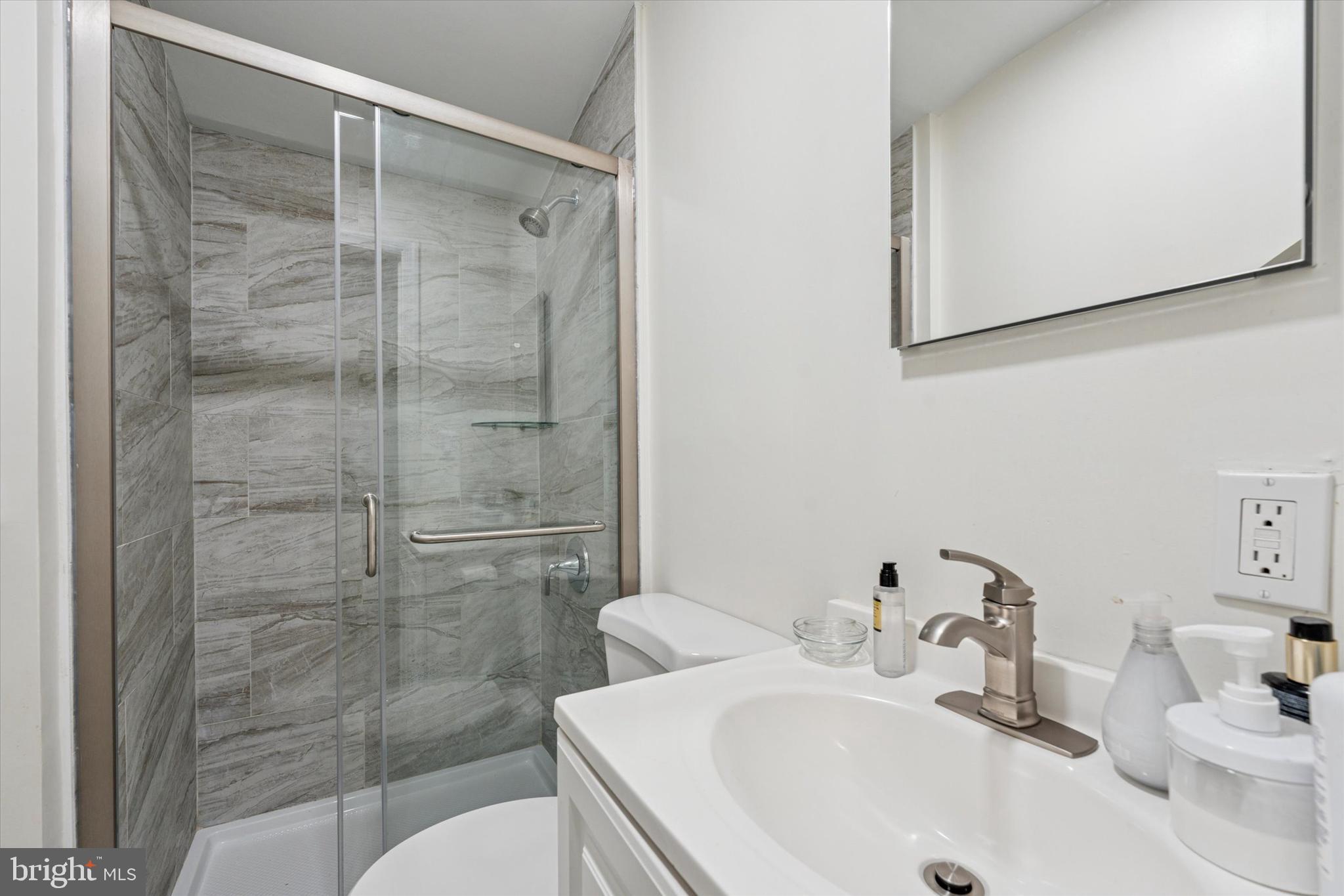 304 Providence Road Morton, PA 19070 - Photo 28 of 40 Upper level ensuite full bath