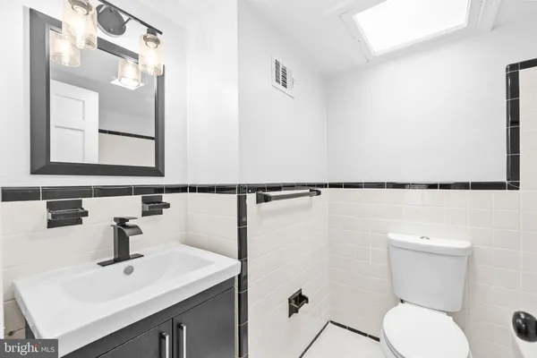 $1,299,999 | 2420 I Street Northwest, Washington, DC 20037