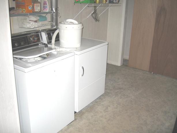 1356 Cutlass Road Moneta, VA 24121 - Photo 14 of 24 Laundry