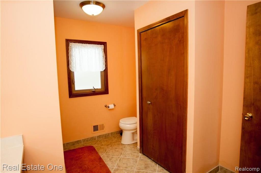 1347 Bembridge Drive Rochester Hills, MI 48307 - Photo 29 of 66