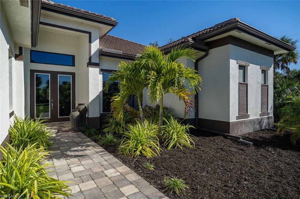 522 19th Street Northwest Naples, FL 34120 - Photo 7 of 33 a front view of a house with garden