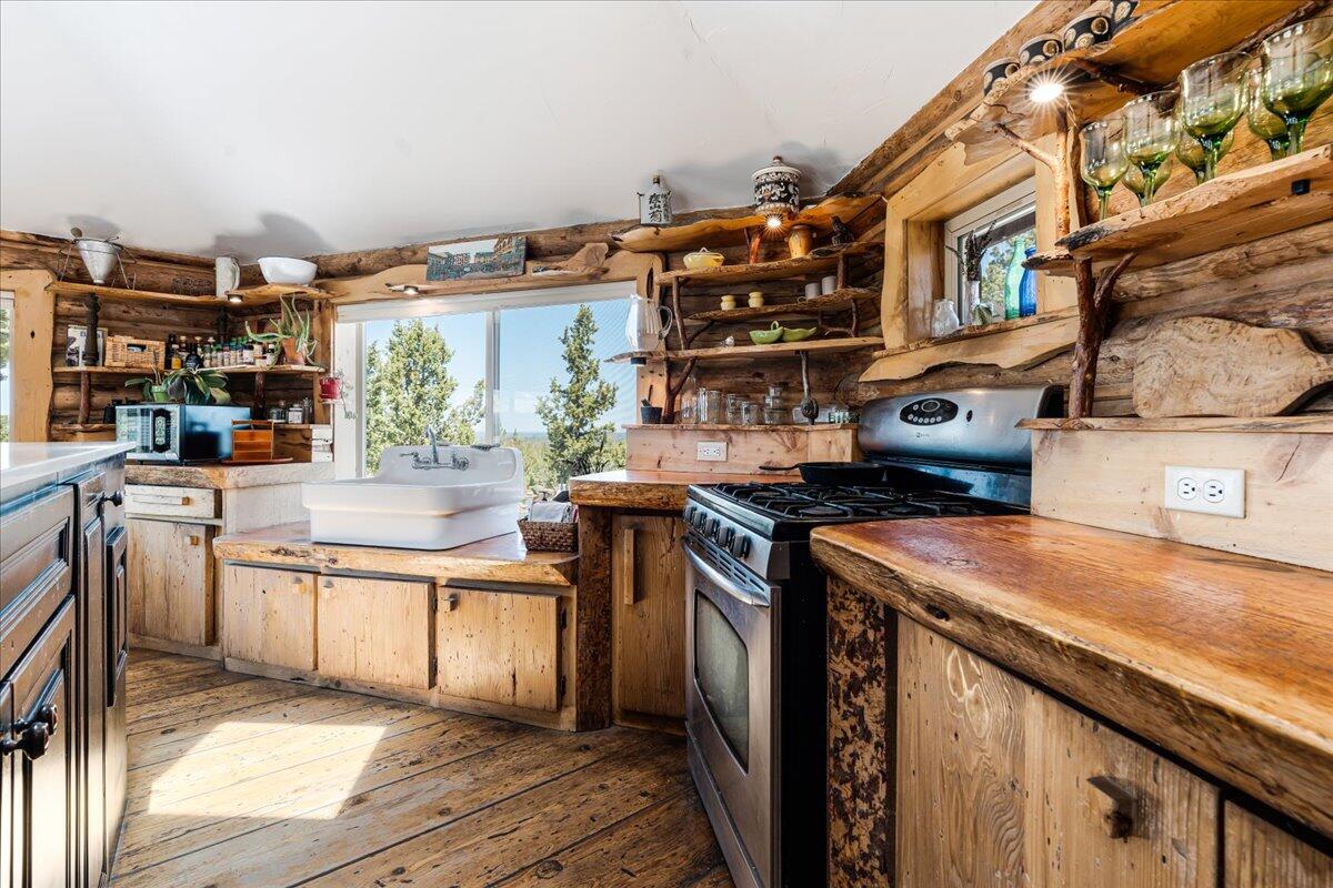 65580 Sisemore Road Bend, OR 97703 - Photo 16 of 67 Kitchen
