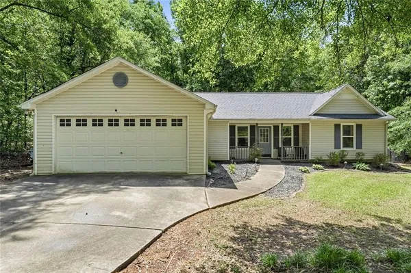 $2,400 | 131 Homestead Way, Locust Grove, GA 30248