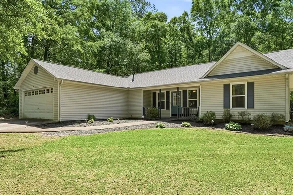 $2,400 | 131 Homestead Way, Locust Grove, GA 30248
